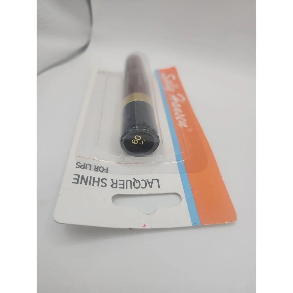 0.13 oz  SALLY HANSEN Lacquer Shine For Lips 80 Lily. NEW SEALED